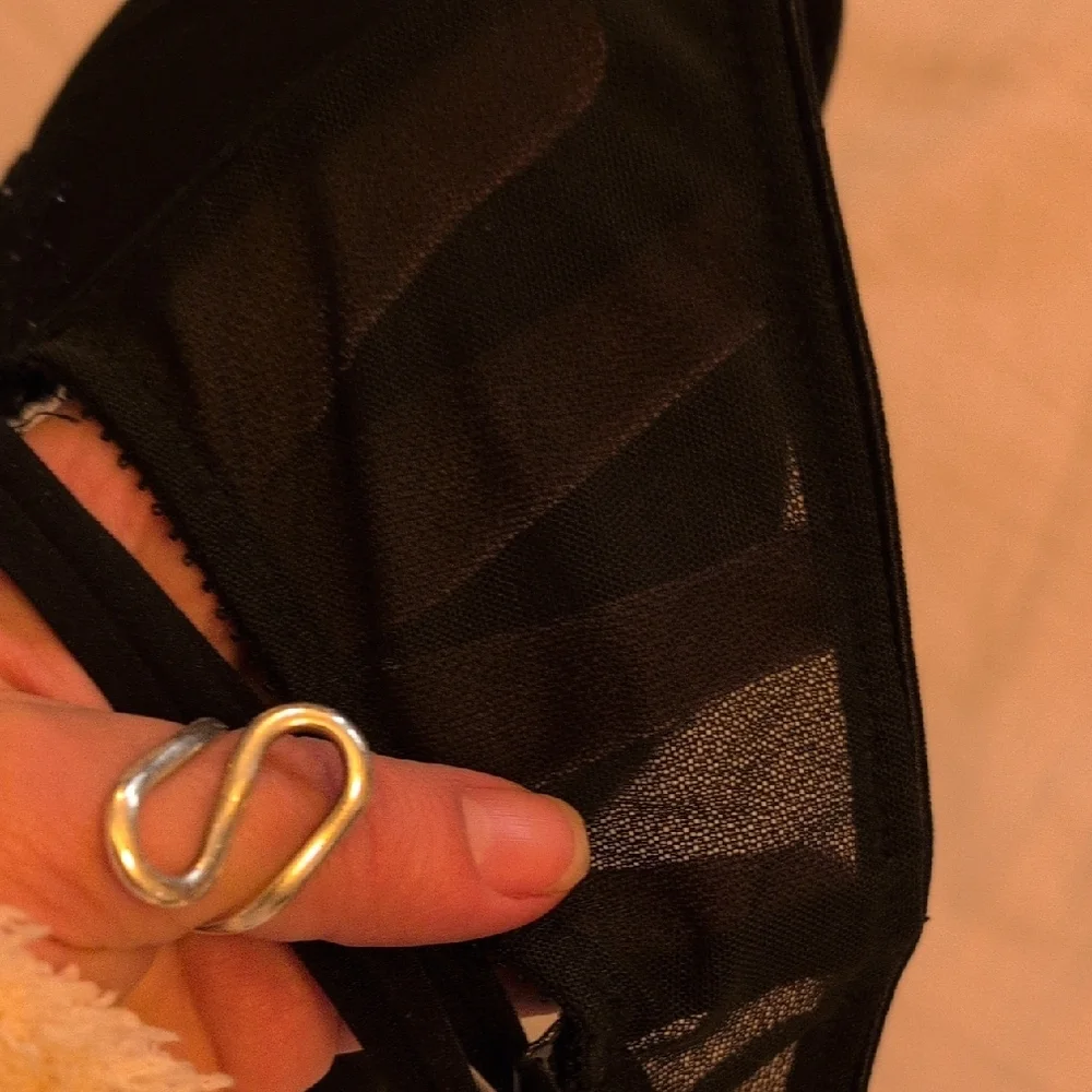 Victoria's Secret Black and Blue Floral Lace Bra - Picture 7 of 12